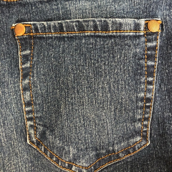 Low-Rise Jean Shorts - Picture 4 of 6